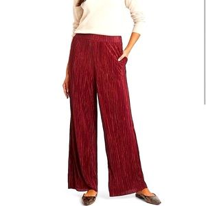 Banana Republic wide leg Plisse pants. Size L NWT